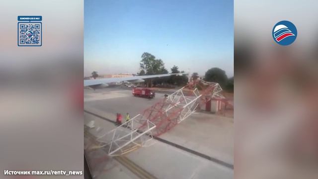 Самолет врезался в мачту радиолокационного оборудования в аэропорту Антальи