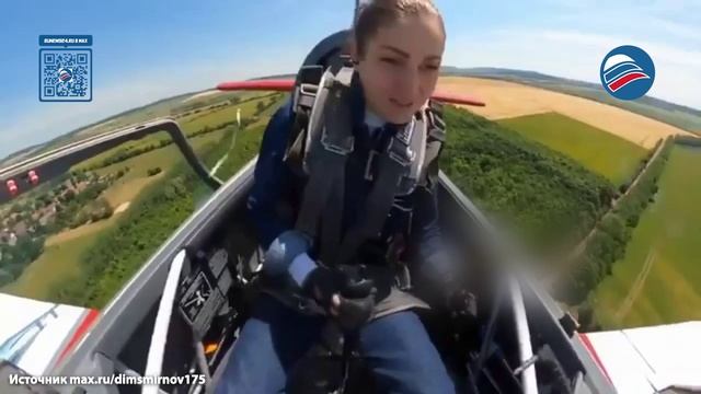 Кадры из кабины самолета: женщина-пилот посадила судно после шокирующего инцидента