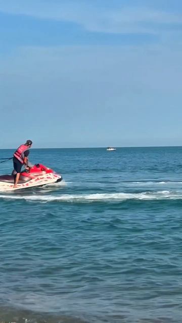 В Абхазии лето набирает обороты. 💦⛱  #абхазия #отдыхвабхазии #море #гидроцикл #абхазскийберег