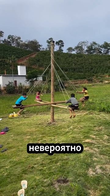 Карусель из палок и веревок