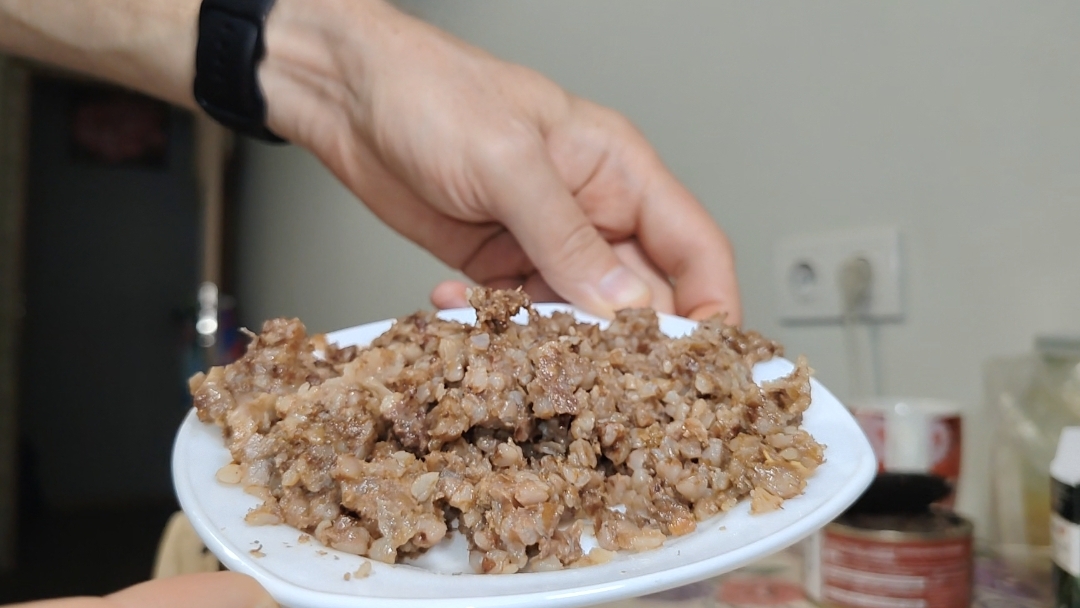 Мукбанг, консервы и чай