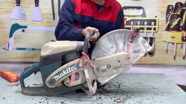 Вьетнамский мастер отремонтировал огромный бензорез MAKITA