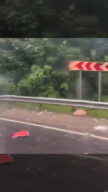В подмосковном Одинцово грузовик выехал на встречку и врезался в маршрутку. Один человек погиб, ...