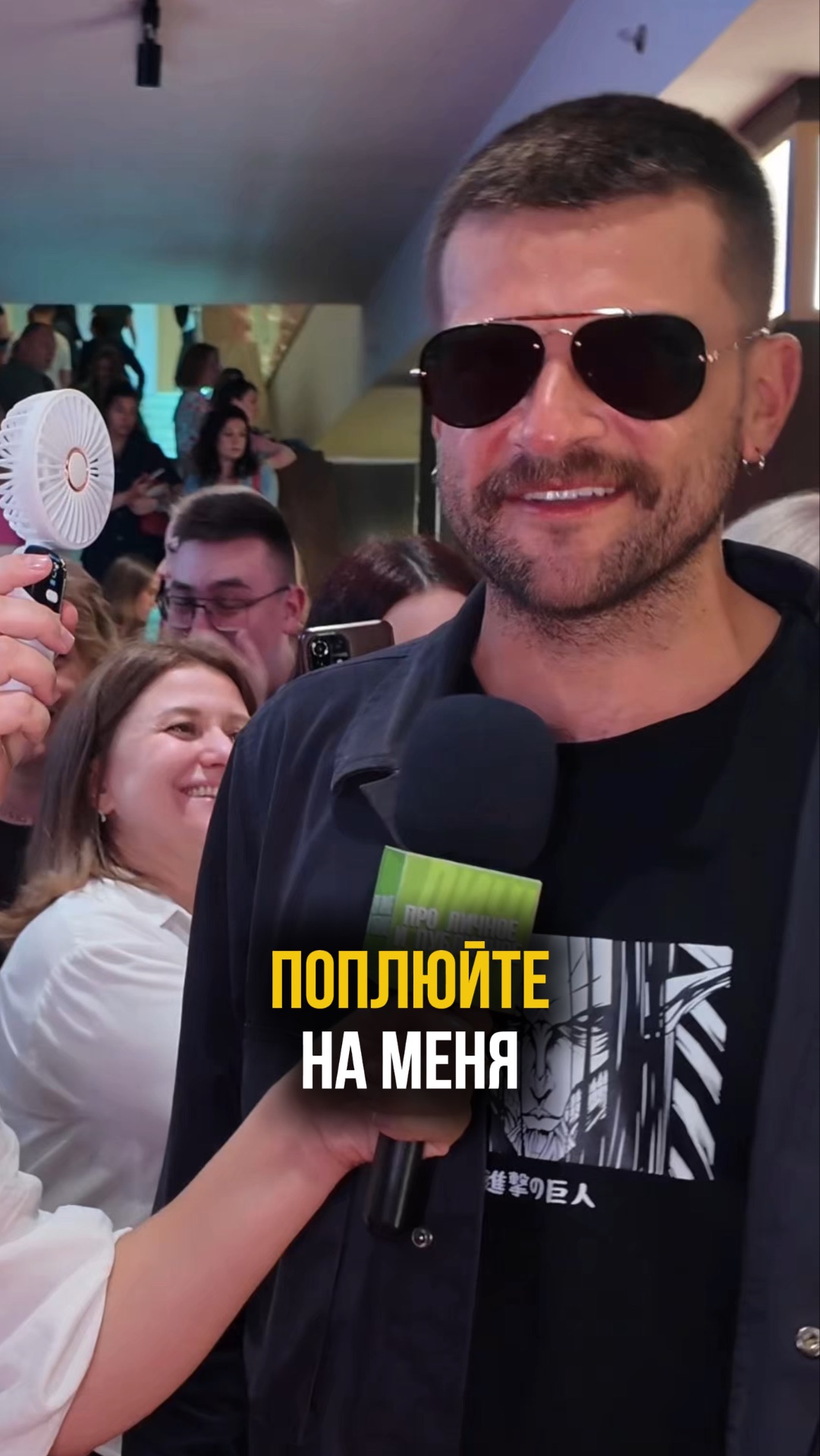 Актер Кирилл Нагиев шутит на премьере фильма 
