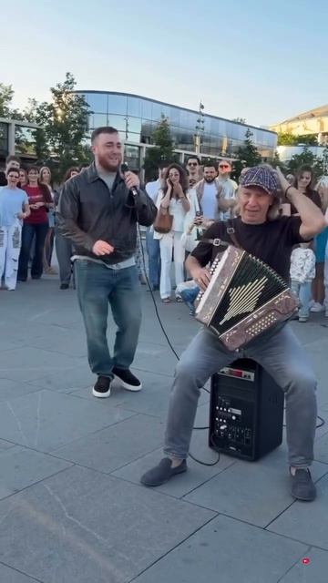 За что я люблю уличных музыкантов.🎻