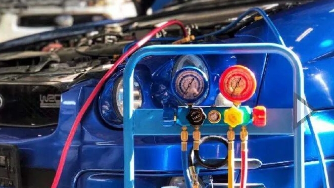 Заправка кондиционера Mitsubishi Lancer 9 Часть 4 подключение манометров и заправка фреона