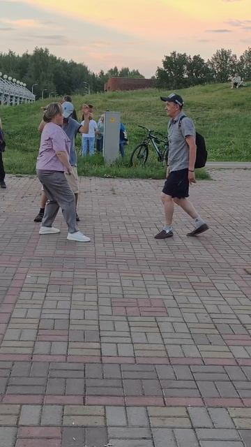 Пьяные танцы.