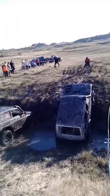 Мне нужен хороший напарник зимой, когда машина застревает.