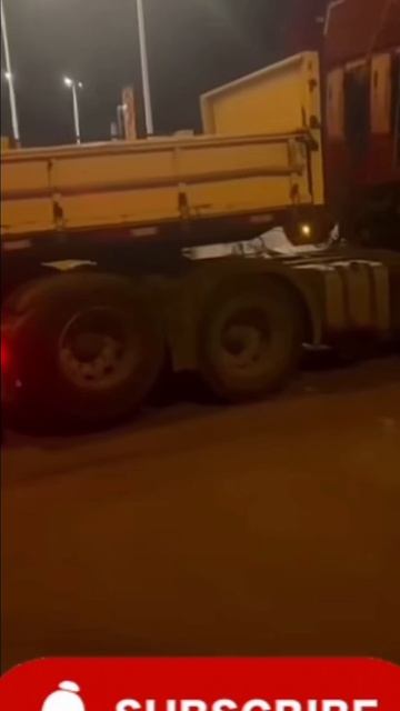 Психанул на длинномере и снес машины!