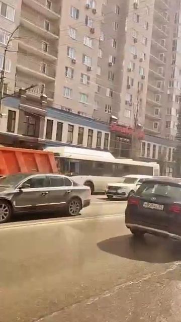Есть улицы центральные, с зеркальными витринами! Ходили по ним?