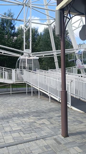 Колесо обозрения . Вид из гамака. На Берегах в Белгороде. 15 .06.26