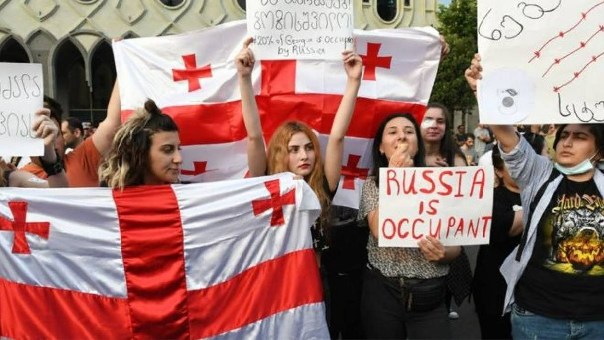 2026. РУСОФОБЫ В ГРУЗИИ ПРОТИВ РУССКОГО ЯЗЫКА. МНЕНИЕ А.РОЖИНЦЕВА