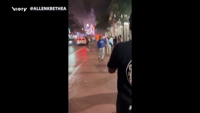Автобус подожгли, пока болельщики «Никс» праздновали первый титул чемпиона НБА за более чем 50 лет