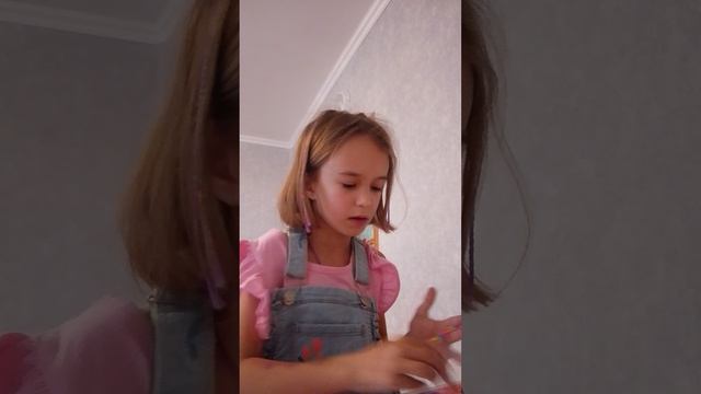 как плести из разных резиночке ❤😍🥰