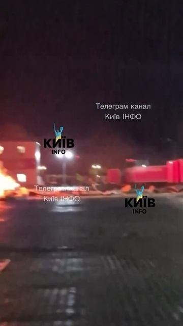🔴Склад «Новой пошты» в киевском посёлке «Жуляны» после ракетного удара.🔴