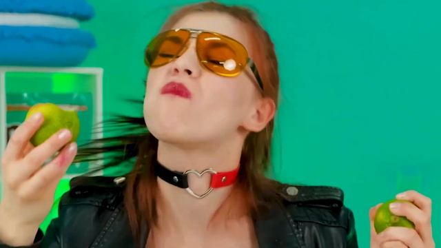 Кулинарный Челлендж Уэнсдей Против Бабушки  Смешные Cитуации от Super Hyper DO