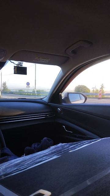 Белый автомобиль перед нами!В Москву!