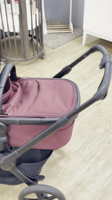 Сравниваем две самые обсуждаемые премиум-модели: Bugaboo Fox 5 Renew и Cybex Priam Style