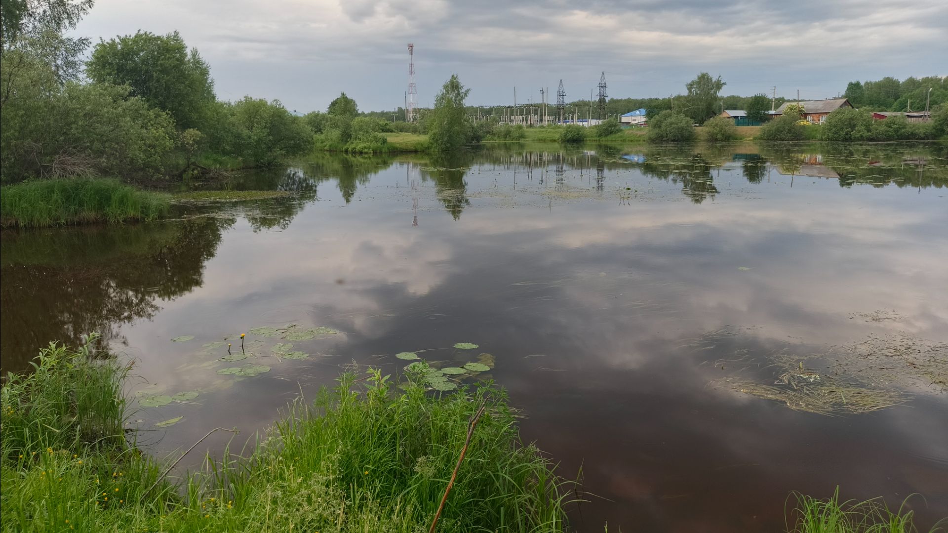 Рыбалка на дамбе Ловля окуня на удочку Рыбалка в Сибири