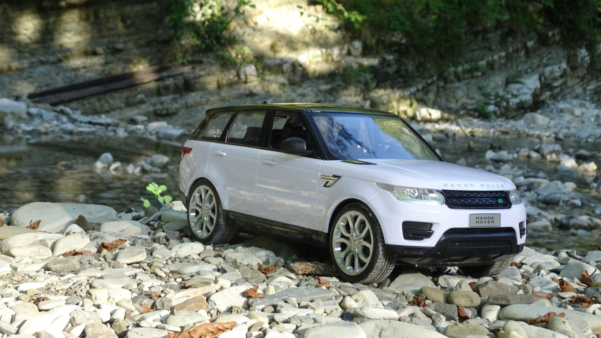 RW Jianfengyuan Land Rover Range Rover Sport 1:14 Scale RC Car - Off-road Testing