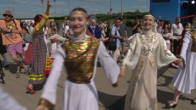 Тысячи человек посетили Нижегородскую ярмарку в День России