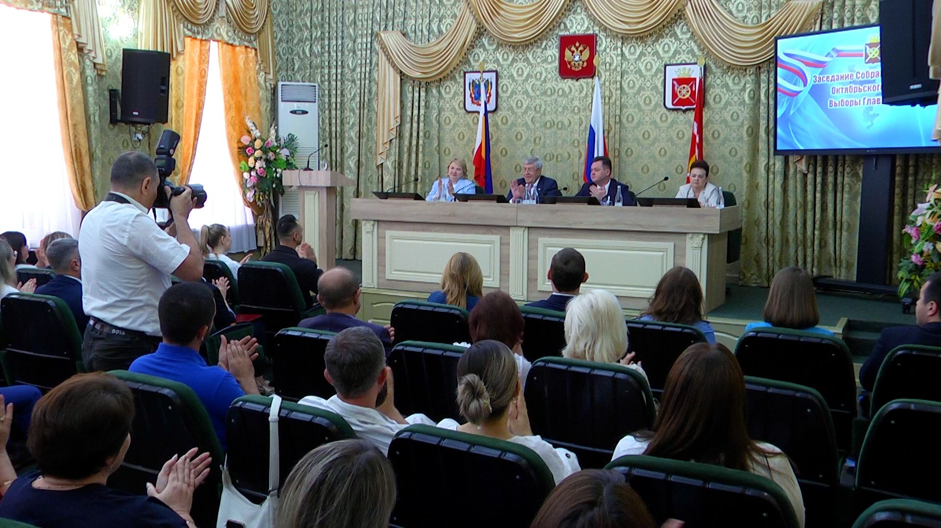Внеочередное собрание депутатов 17 июня: День единогласного доверия