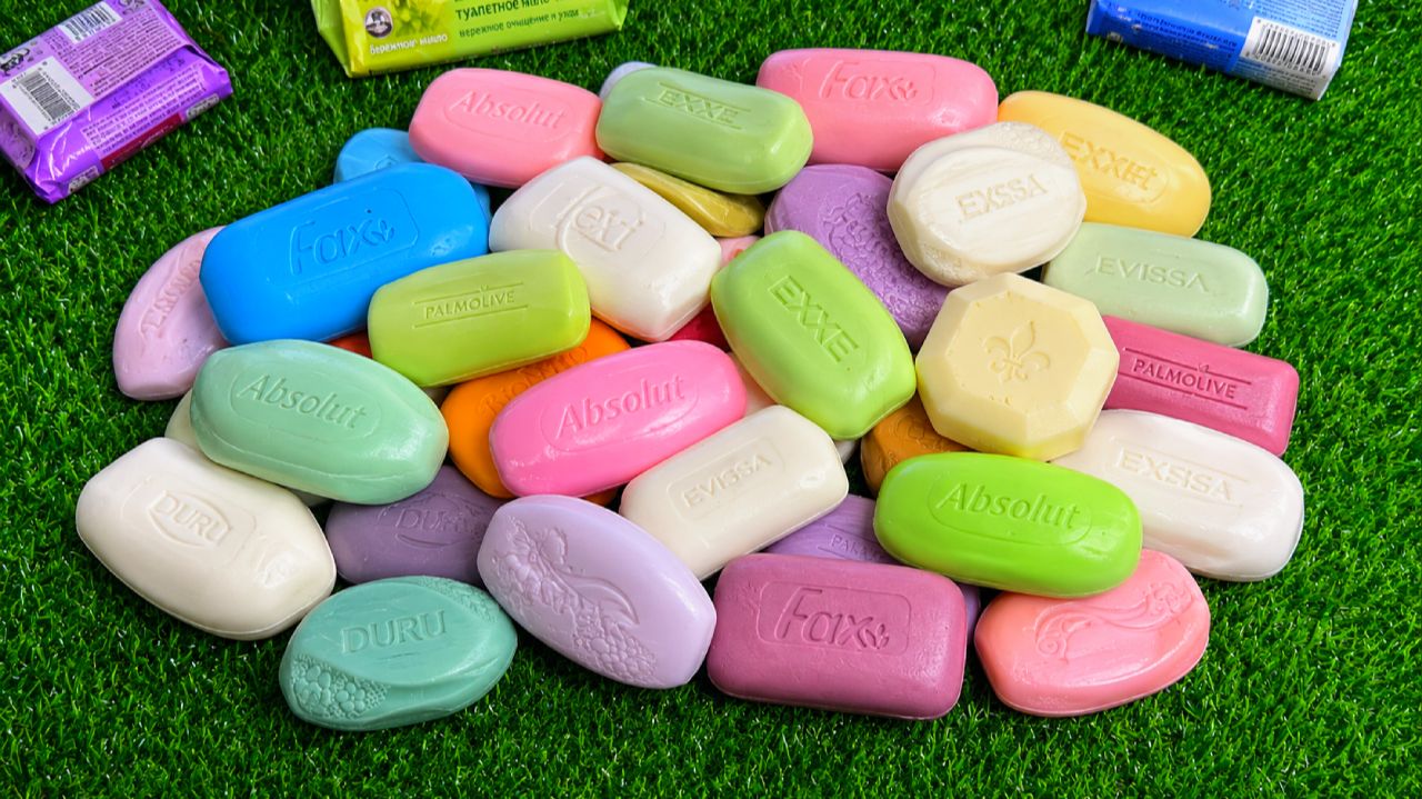 Удовольствие на несколько минут: 3 радужные ванночки с конфетами M&M's и волшебной слизью