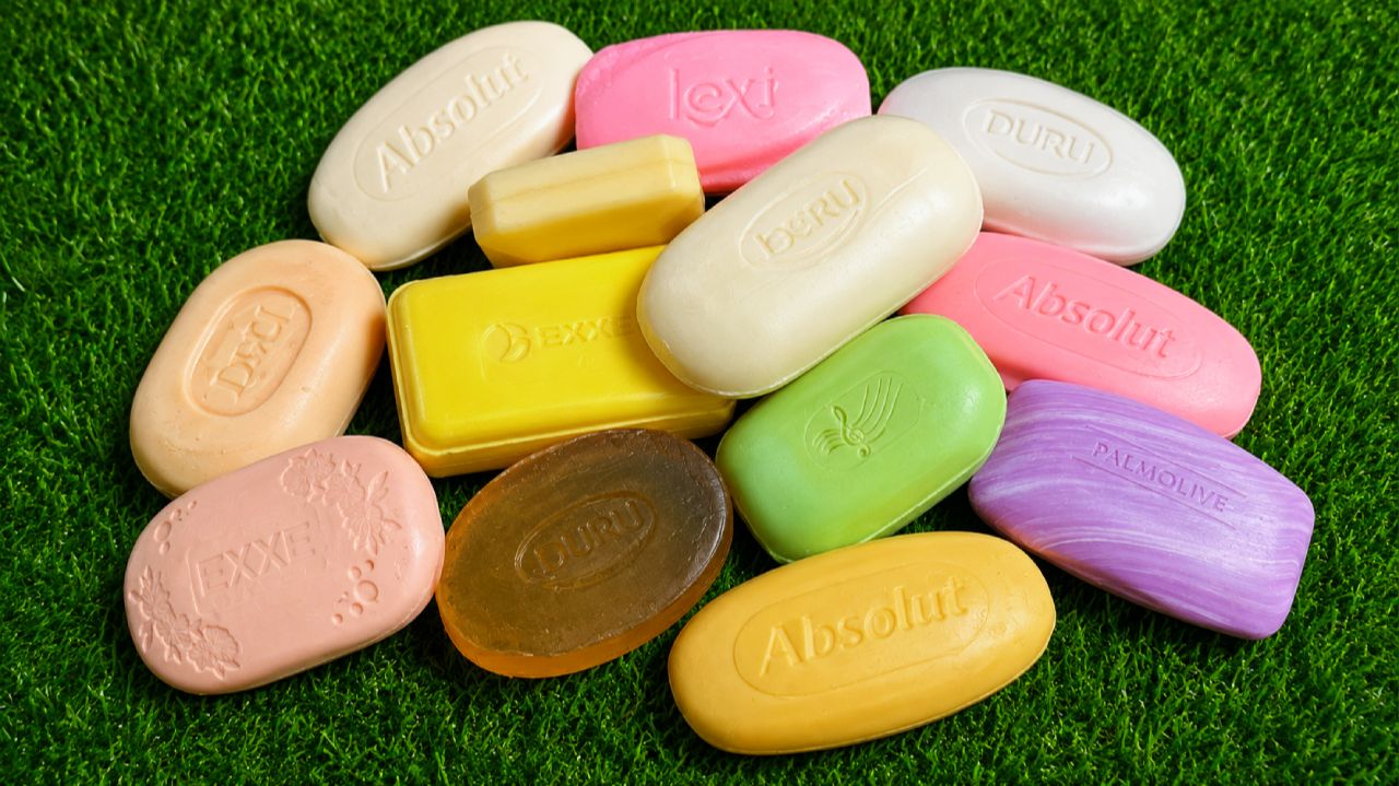 Удовольствие на несколько минут: 3 радужные ванночки с конфетами M&M's и волшебной слизью