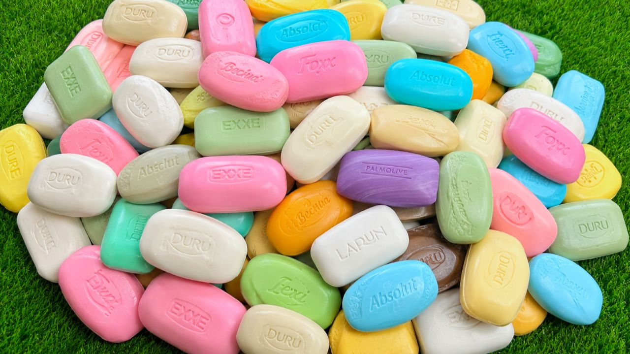 Удовольствие на несколько минут: 3 радужные ванночки с конфетами M&M's и волшебной слизью