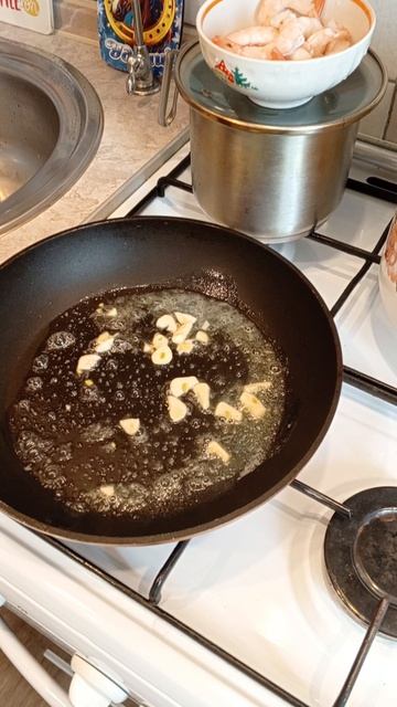 Жареные креветки.