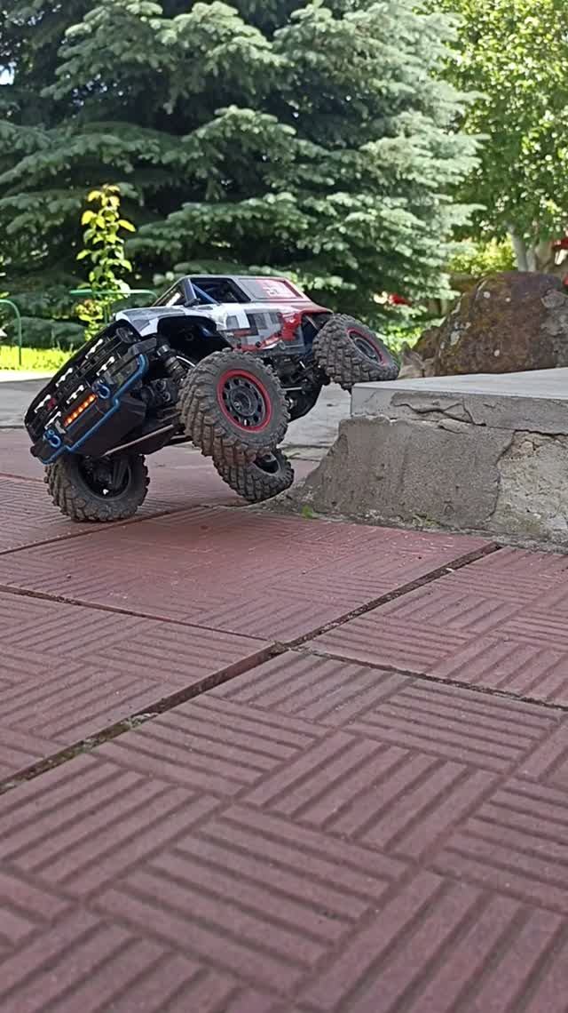mjx h12p преодолевает препятствие) #rc #rccar #crawler #4x4rc #scale #rclife #rcmodel #mjx #mjxrc