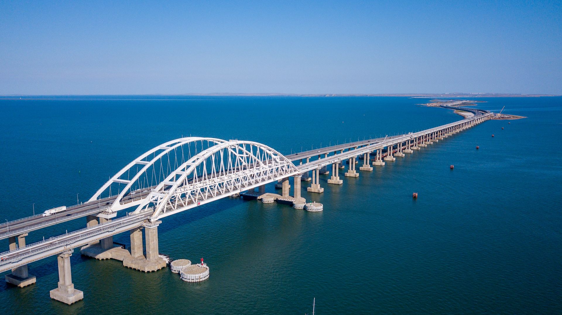 Крымский мост 19 км через море за 2 года. Куда дели породу со дна Керченского пролива ?