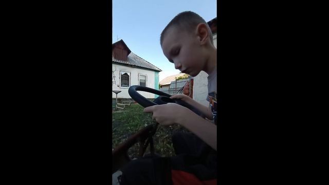 Первое видео в гостях у дедушки