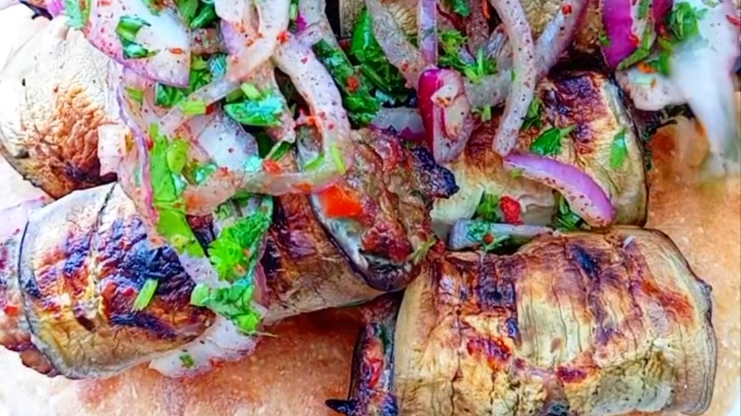 🍆🔥Баклажаны с фаршем на углях! Сочно, ароматно и очень вкусно!