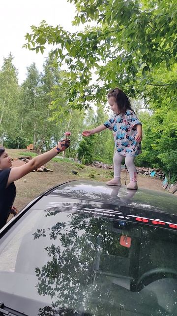 Папа и Лилёк Танцы на крыше авто