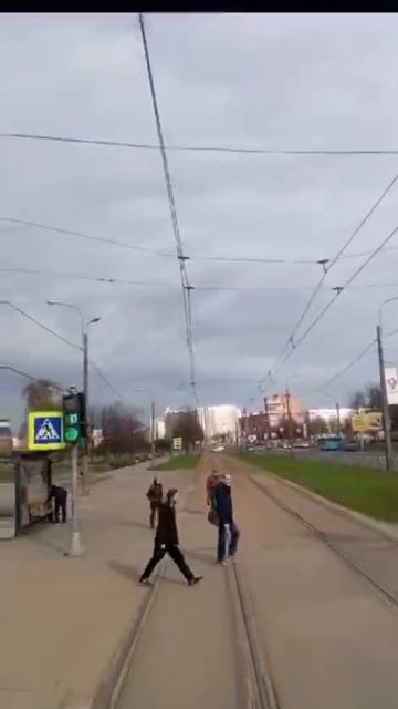 Вид с заднего окна трамвая.