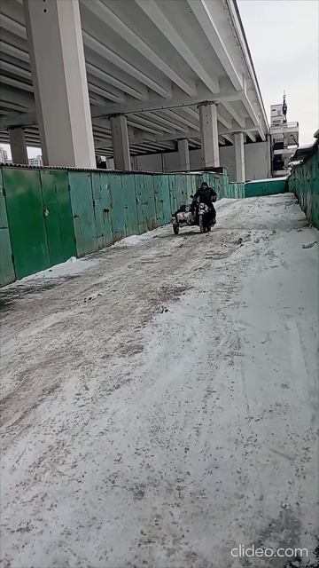 Урал в гараже