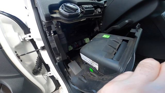 20240531 замена реле на сигнал Skoda Octavia A5