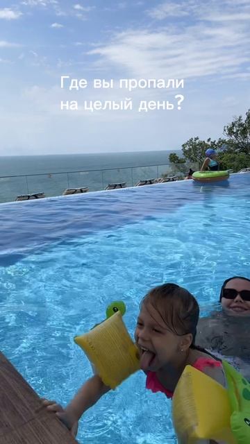 Нас хлебом не корми, дай в бассейне потусить