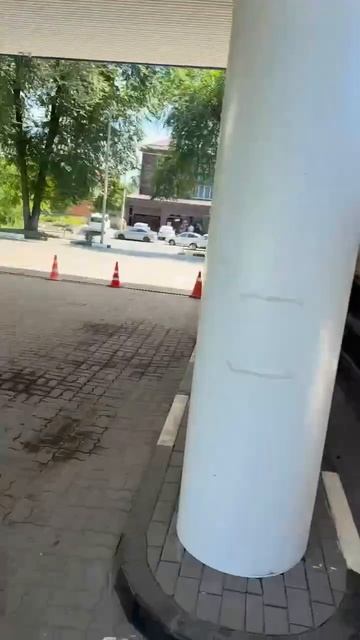 Убивать таких "умников" надо!