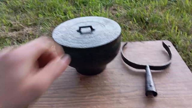 Чугунок чугунный 4 литра с чугунной крышкой + Ухват