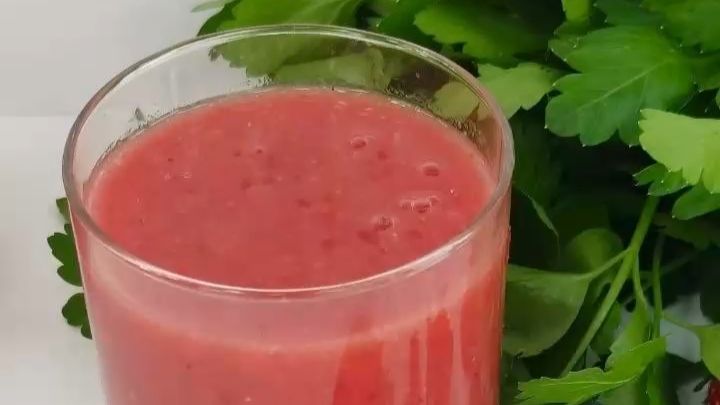 Сыроедный клубнично-томатный смузи 🍓🍅