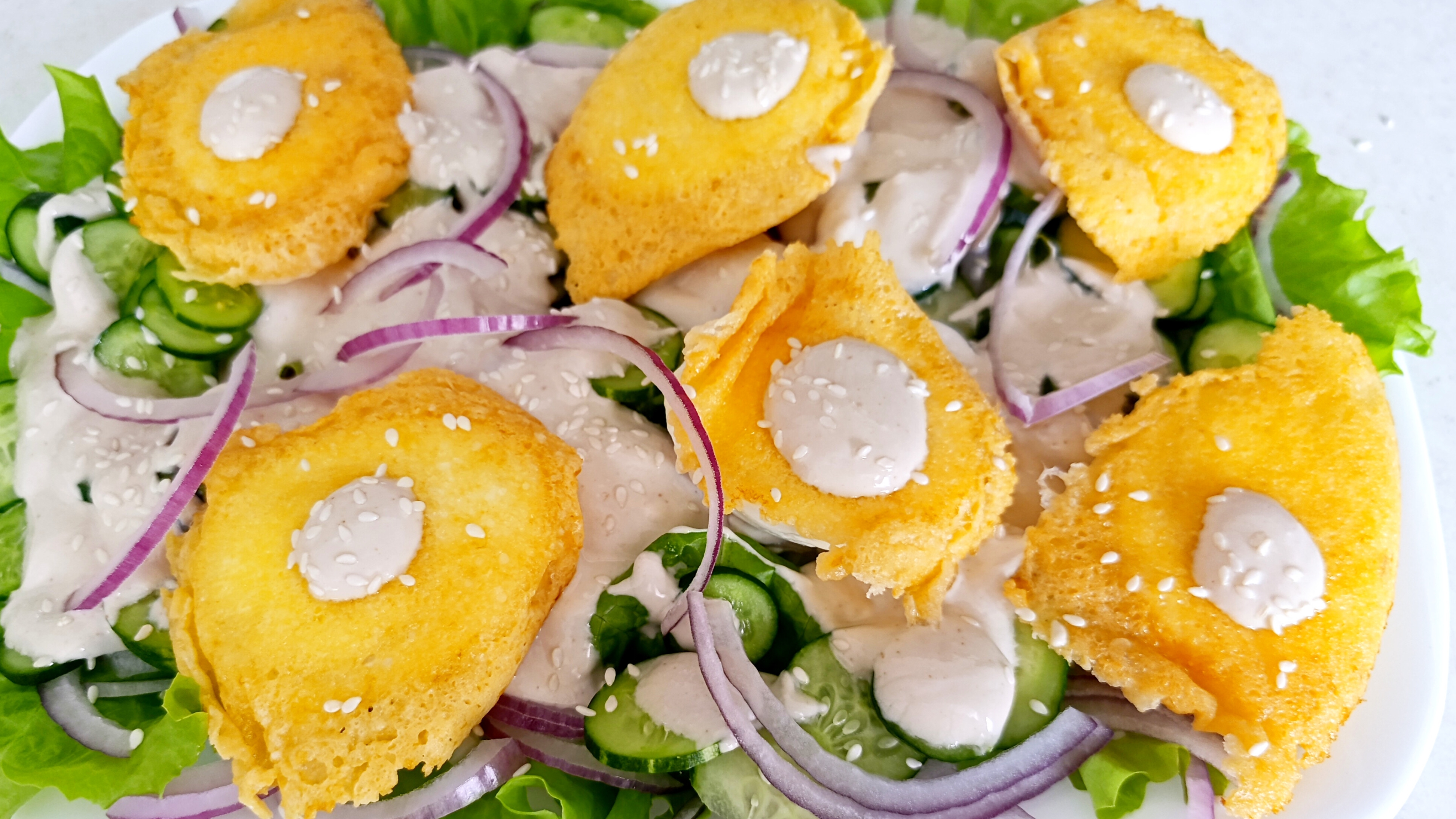 Трендовый салат 🥗 с хрустящими яйцами 🥚