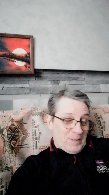 Анекдот про пьяного еврея в спальне.