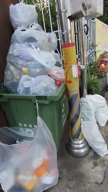 Угадайте, что за страна, где так выглядят помойки?