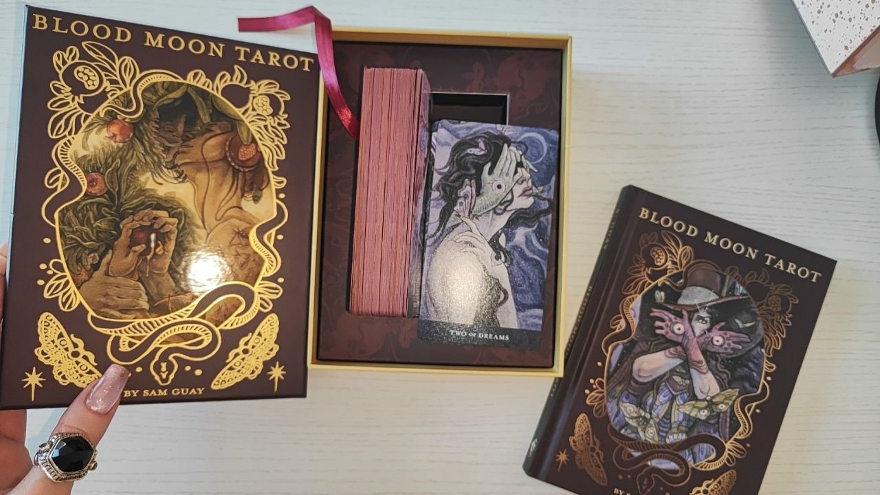 Blood Moon Tarot от US Games