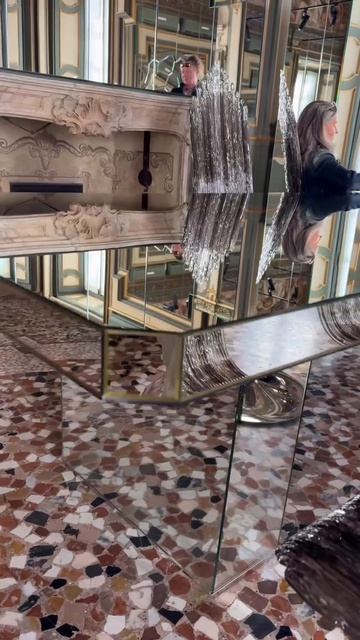 THE INVISIBLE TABLE | ЭКСПОНАТ ОТ EDRA