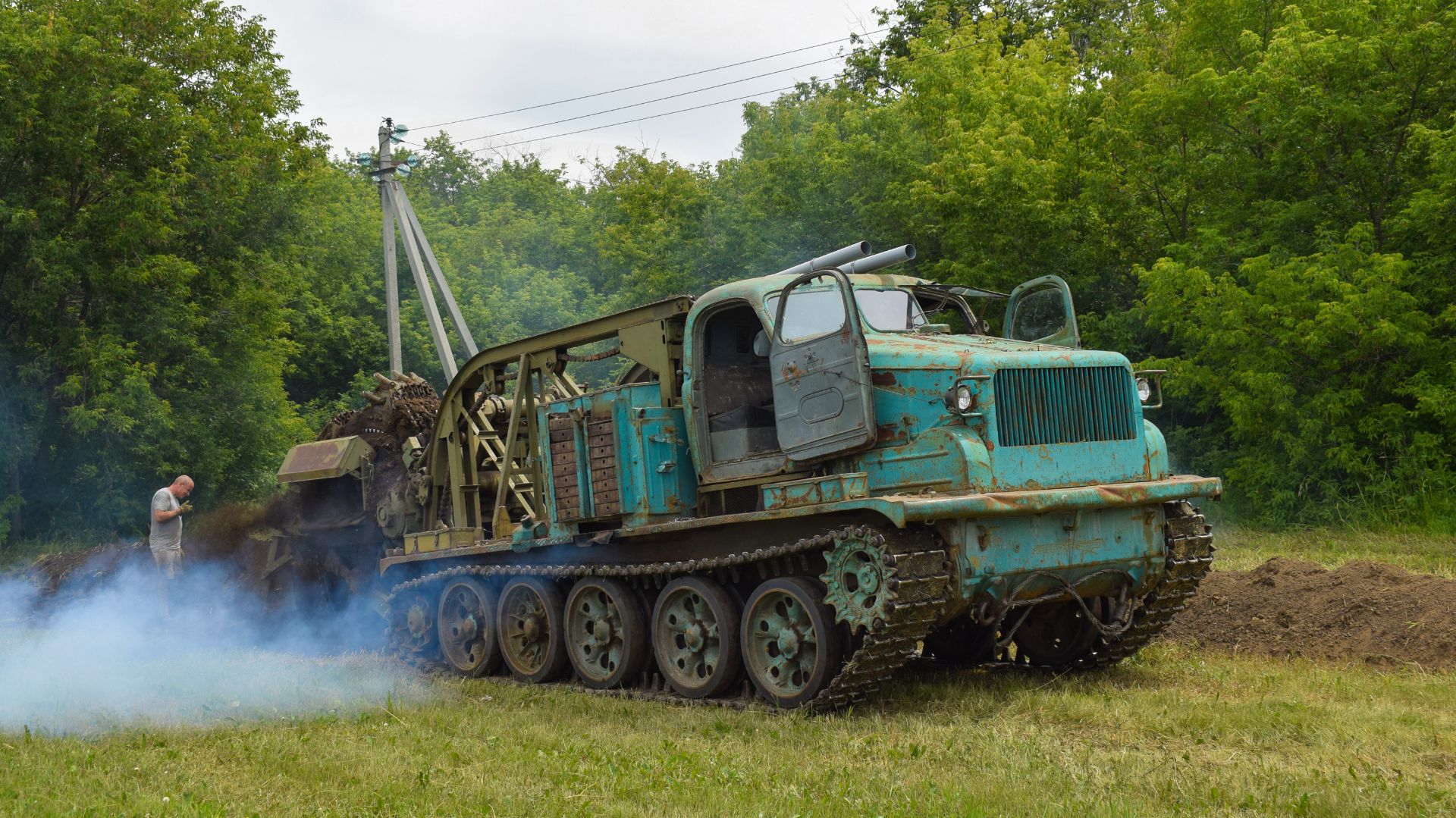 Быстроходная Траншейная Машина (БТМ-3) в работе. / The Soviet Monster BTM-3 Is In The Works!