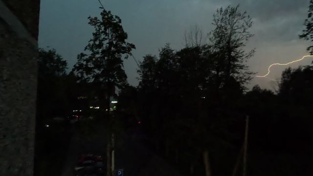 Удар молнии в замедленной съёмке