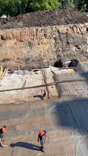 Нулевой цикл 🏗: от разработки глубокого котлована до устройства монолитного фундамента.